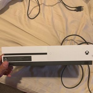 Xbox 1S READ DESCRIPTION